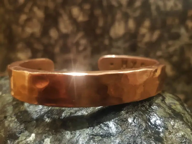 سوار النحاس الأحمر الصحي